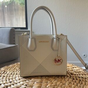 Michael Kors White Satchel Bag with Sleek Design